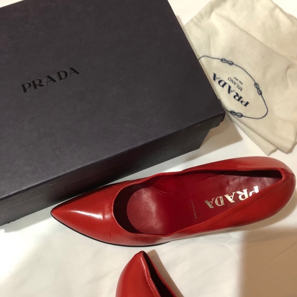 Prada Shoes - Prada Capretto Pump- Vintage
